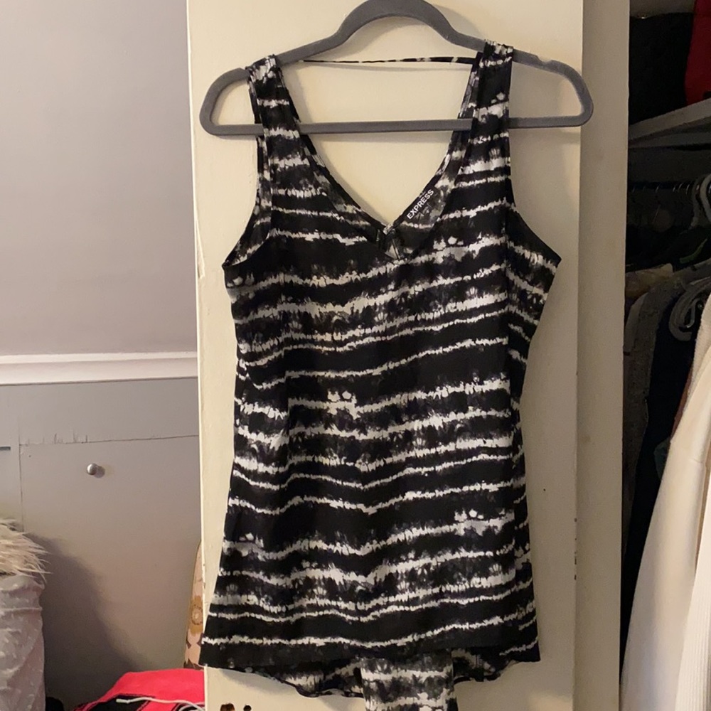 black and white tank top 🖤 🤍